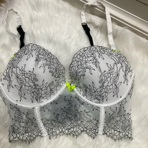 Very Sexy Victoria's Secret Lace Bra and Panty Set - Black and Neon Green